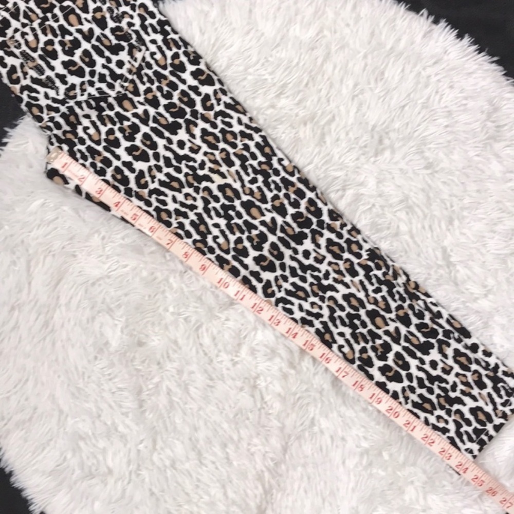 Cache Leopard Print Capris - Picture 6 of 8